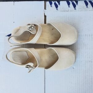 Sandgrens Mary Jane clogs.